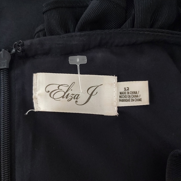 Eliza J ruffled V neck fit and flare midi dress sleeveless blue black - Picture 13 of 14